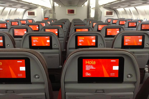 Los tripulantes de cabina de Iberia sufren las consecuencias de una gestión empresarial caótica